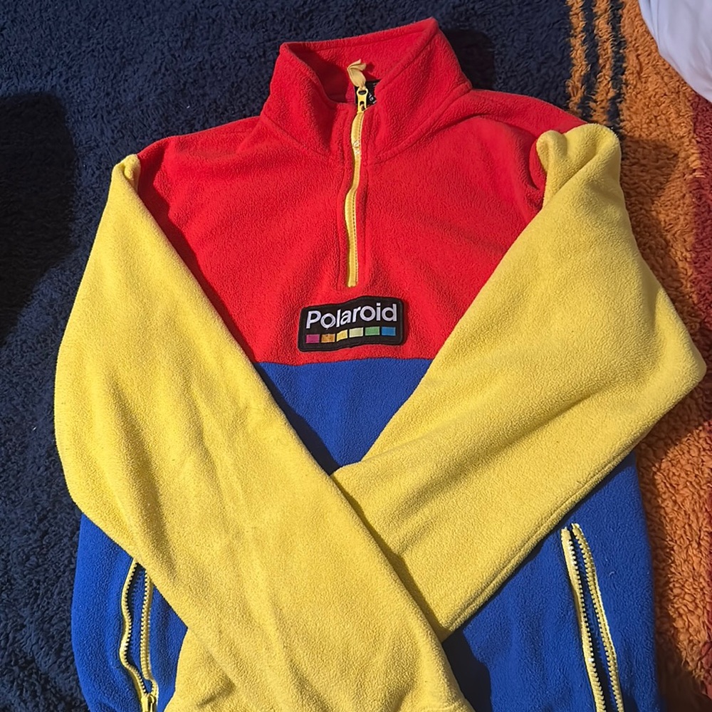 Seeking a Polaroid sweater, large sweater